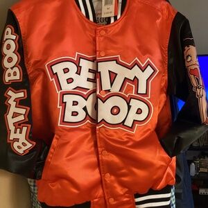 Meet your Posher, Ladyvee